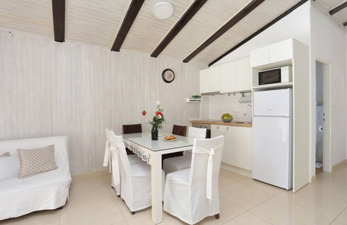 Grebastica Apartamento | Apartamento para dos personas en la playa Grebastica, Sibenik (A-10366-a)