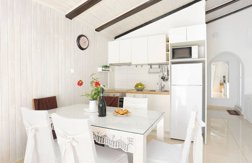 Grebastica Apartamento | Apartamento para dos personas en la playa Grebastica, Sibenik (A-10366-a)