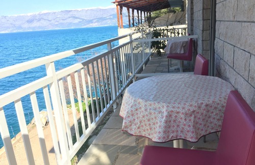 Bogomolje Apartamento | Apartamento para dos personas en la playa Bahía Mala Pogorila, Hvar (A-8953-a)