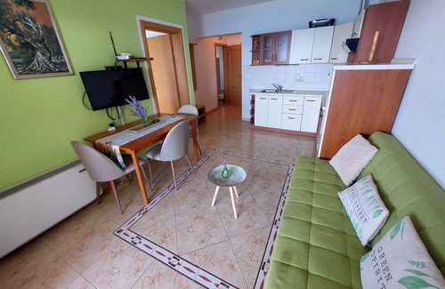 Lun Apartamento | Apartamento para dos personas en la playa Lun, Pag (A-3320-f)