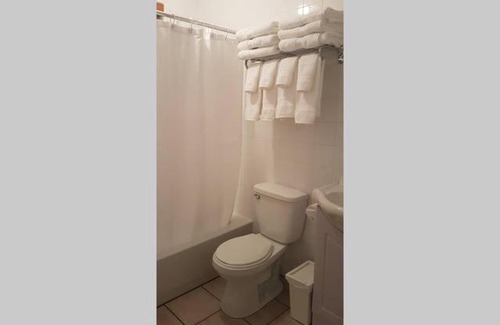 Downtown Gatineau Apartamento | Two-Bedroom Apartment Sweet #4 by Amazing Property Rentals