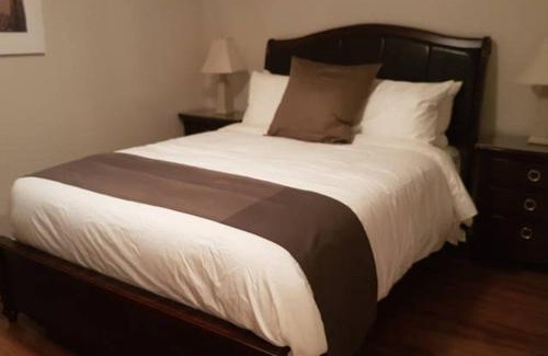 Downtown Gatineau Apartamento | Two-Bedroom Apartment Sweet #4 by Amazing Property Rentals