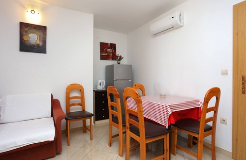 Zivogosce Apartamento | Apartamento para dos personas con balcón y vista al mar Zivogosce - Porat, Makarska (A-18218-b)