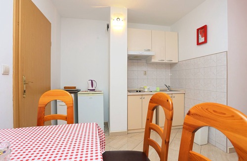 Zivogosce Apartamento | Apartamento para dos personas con balcón y vista al mar Zivogosce - Porat, Makarska (A-18218-b)
