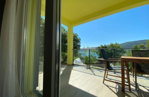 Poljica Apartamento | Apartamento para dos personas con terraza y vista al mar Poljica, Trogir (A-18634-a)