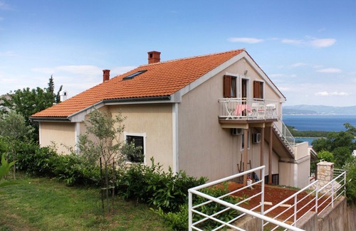 Njivice Apartamento | Apartamento para dos personas con terraza y vista al mar Njivice, Krk (A-5362-b)
