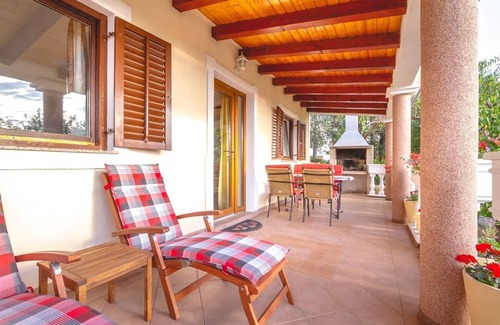 Njivice Apartamento | Apartamento para dos personas con terraza y vista al mar Njivice, Krk (A-5362-b)
