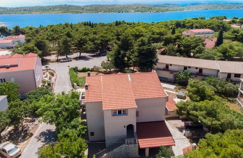 Pirovac Apartamento | Apartamento para dos personas con un balcon Pirovac, Sibenik (A-6280-b)