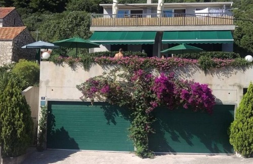 Brist Apartamento | Apartamento para dos personas con terraza y vista al mar Brist, Makarska (A-19737-a)