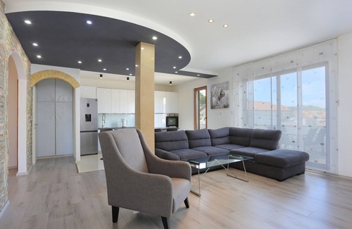 Municipality of Trogir Apartamento | Apartamento para dos personas con terraza y vista al mar Mastrinka, Ciovo (A-4324-a)