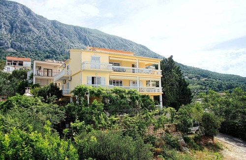 Zivogosce Apartamento | Apartamento para dos personas con terraza y vista al mar Zivogosce - Porat, Makarska (A-2733-b)