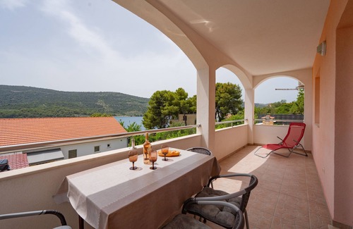 Poljica Apartamento | Apartamento para dos personas con terraza y vista al mar Poljica, Trogir (A-11103-a)