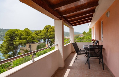 Poljica Apartamento | Apartamento para dos personas con terraza y vista al mar Poljica, Trogir (A-11103-b)