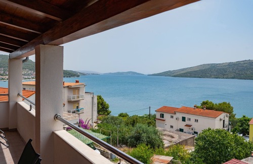 Poljica Apartamento | Apartamento para dos personas con terraza y vista al mar Poljica, Trogir (A-11103-b)