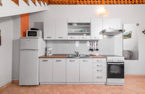 Cancini Apartamento | Apartamento para dos personas con una terraza Cancini, Porec (A-24335-c)