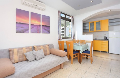 Tucepi Apartamento | Apartamento para dos personas con una terraza Tucepi, Makarska (A-2721-b)