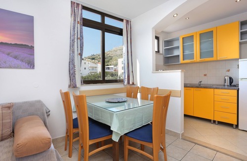 Tucepi Apartamento | Apartamento para dos personas con una terraza Tucepi, Makarska (A-2721-b)