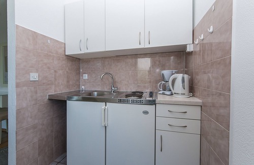 Brela Apartamento | Apartamento para dos personas con balcón y vista al mar Brela, Makarska (A-2717-c)