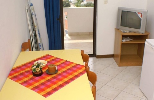 Mandre Apartamento | Apartamento para dos personas con terraza y vista al mar Mandre, Pag (A-523-d)