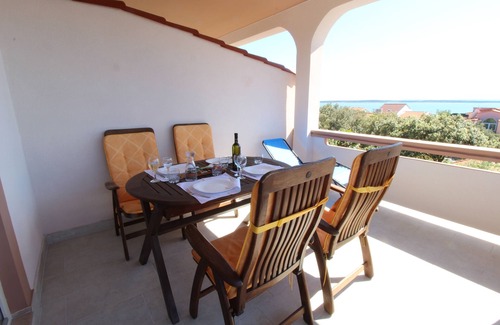 Mandre Apartamento | Apartamento para dos personas con terraza y vista al mar Mandre, Pag (A-6309-b)