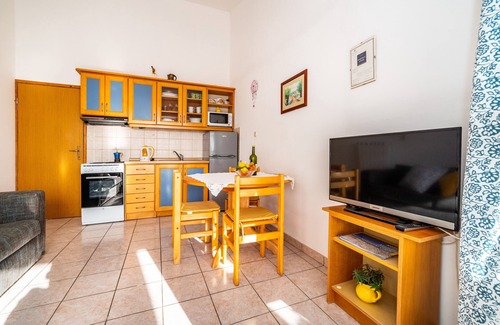 Mandre Apartamento | Apartamento para dos personas con terraza y vista al mar Mandre, Pag (A-13015-b)