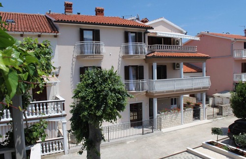 Duga Luka Apartamento | Apartamento para dos personas con terraza y vista al mar Duga Luka (Prtlog), Labin (A-5528-b)