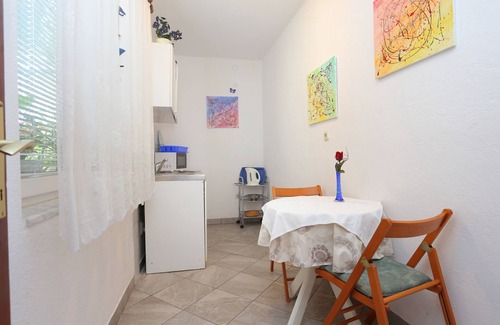 Borak Apartamento | Apartamento para dos personas con terraza y vista al mar Omis (A-18919-a)