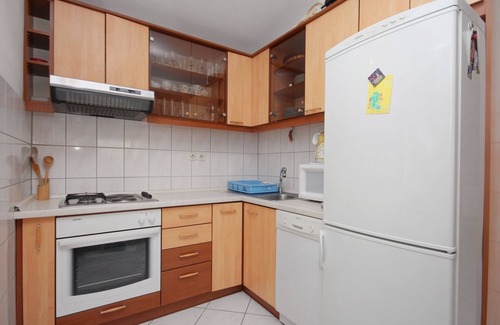 Pisak Apartamento | Apartamento para dos personas con balcón y vista al mar Pisak, Omis (A-5975-e)