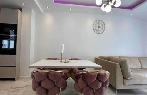Zagvozd Apartamento | Two Bedroom Apartment with Terrace and Swimming pool