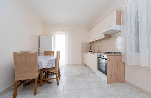 Kraj Apartamento | Apartamento para dos personas con terraza y vista al mar Kraj, Pasman (A-819-a)