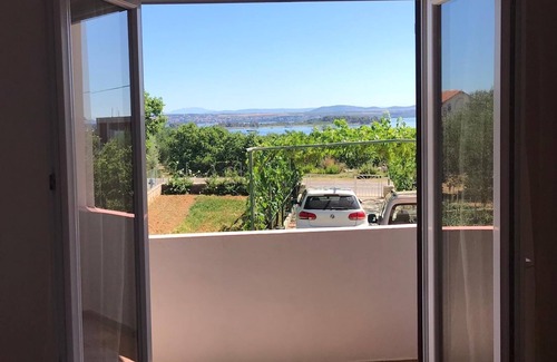 Kraj Apartamento | Apartamento para dos personas con terraza y vista al mar Kraj, Pasman (A-819-a)