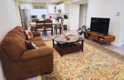 McMillan Casa | Two bedroom basement Suite
