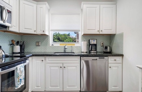 Jog Road Condominio | Two Bedroom Boutique Condo 2 Blocks from the Beach and Atlantic Avenue
