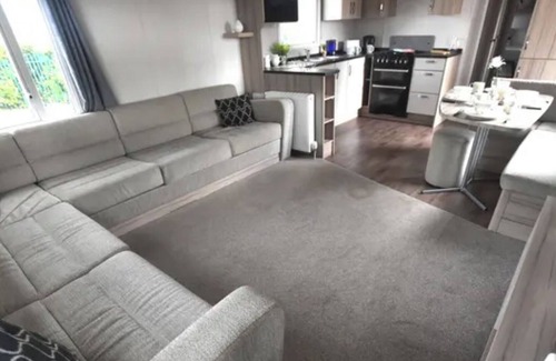 Clacton-on-Sea Cabina | Two bedroom caravan St Osyth Hoilday Park
