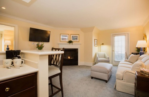 South Rehoboth Apartamento | Two-Bedroom Club Suite | Full Kitchen & Balcony