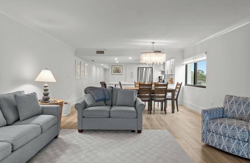 Beachview Country Club Estates Condominio | Two Bedroom, Corner Unit with Views of the Gulf of Mexico - Sanddollar B101