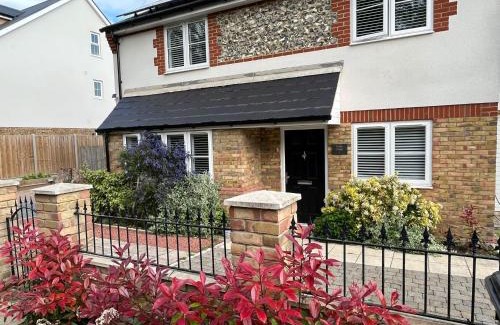 Stone Apartamento | Two-Bedroom Cosy Country Lodge with Private Patio