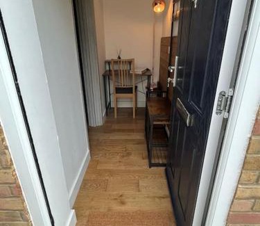 Stone Apartamento | Two-Bedroom Cosy Country Lodge with Private Patio