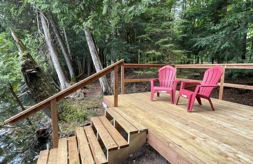 Central Frontenac Cabaña | Two-bedroom cottage on quiet lake, family-friendly — kayaks, canoe (sauna avail)