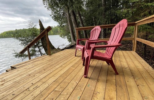 Central Frontenac Cabaña | Two-bedroom cottage on quiet lake, family-friendly — kayaks, canoe (sauna avail)