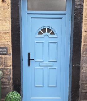 Ingrow Casa | Two-bedroom Cottage - Sandstone Garden Patio - Free Parking - Pets Welcome
