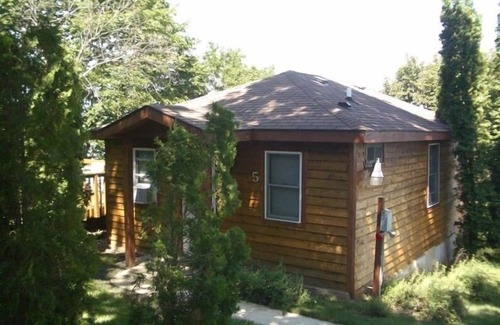 Stoughton Cabaña | Casa de dos dormitorios con excelentes vistas al lago!