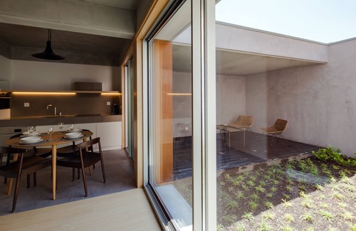 Bonfim Apartamento | Two Bedroom Deluxe Apartment with Patio & Private Garden