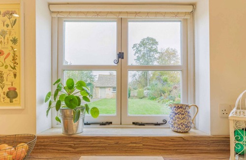 Longborough Cabaña | Two bedroom dog friendly holiday cottage in the Cotswolds - Travellers Joy
