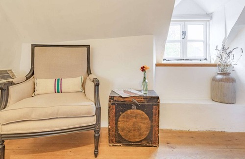 Longborough Cabaña | Two bedroom dog friendly holiday cottage in the Cotswolds - Travellers Joy
