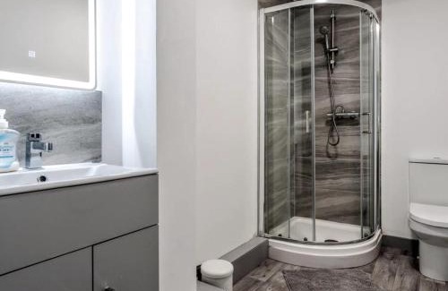 Yeadon Apartamento | Two Bedroom Flat by Brookland Stays Serviced Accommodation Short Lets Leeds with Free WiFi