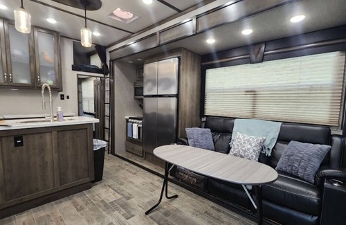 River Ranch Casa | Two bedroom Glamping RV fully stocked/ golf cart