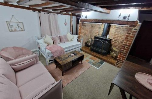 Sudbury Casa | Two Bedroom Grade ll Cottage At AZ Luxury Stays Honey Horsefield With WiFi And Free Parking