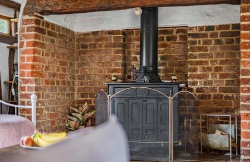 Sudbury Casa | Two Bedroom Grade ll Cottage At AZ Luxury Stays Honey Horsefield With WiFi And Free Parking