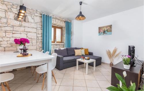 Rezanci Casa | Two-Bedroom Holiday Home In Svetvincenat